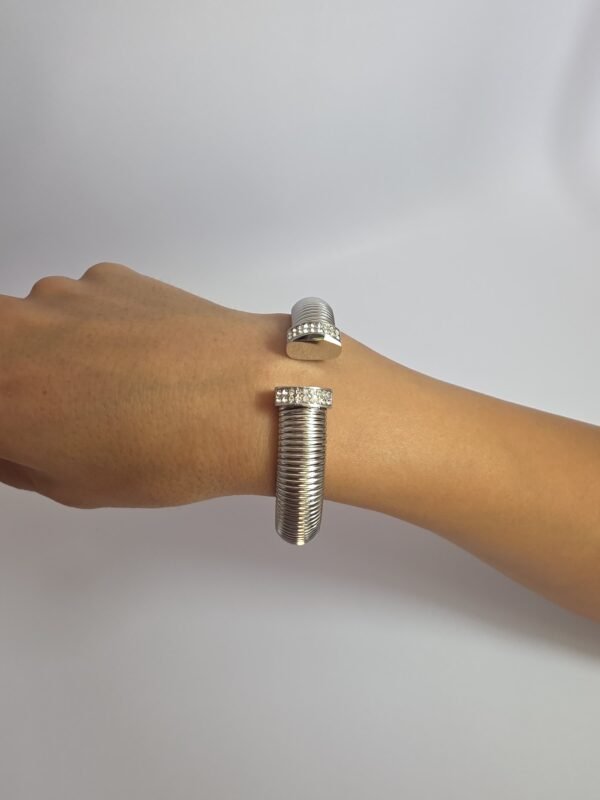 Brazalete plateado con zirconias - Image 3